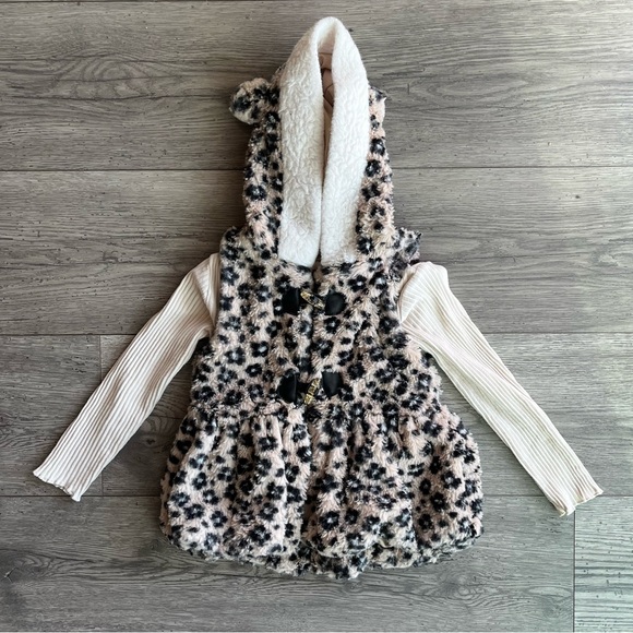 Little Lass Toddler Girl Animal Print Faux Fur Hooded Vest & Henley 2 Piece Set - Picture 2 of 10